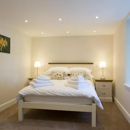 Netherby Hall Apartment *