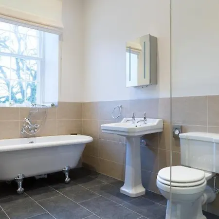 Netherby Hall شقة