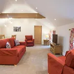 דירה Netherby Hall