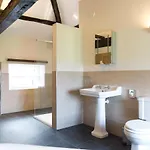 Netherby Hall דירה